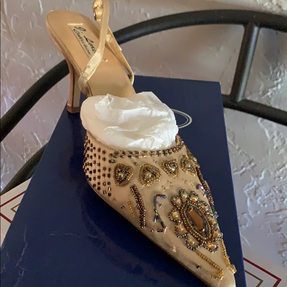 Cute gold shoes! - Picture 1 of 3